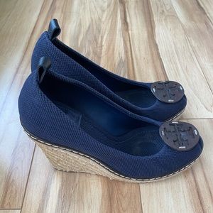 Tory Burch Cerise Wedges Peep Toe Espadrilles Sandals Navy Blue size 6.5 M